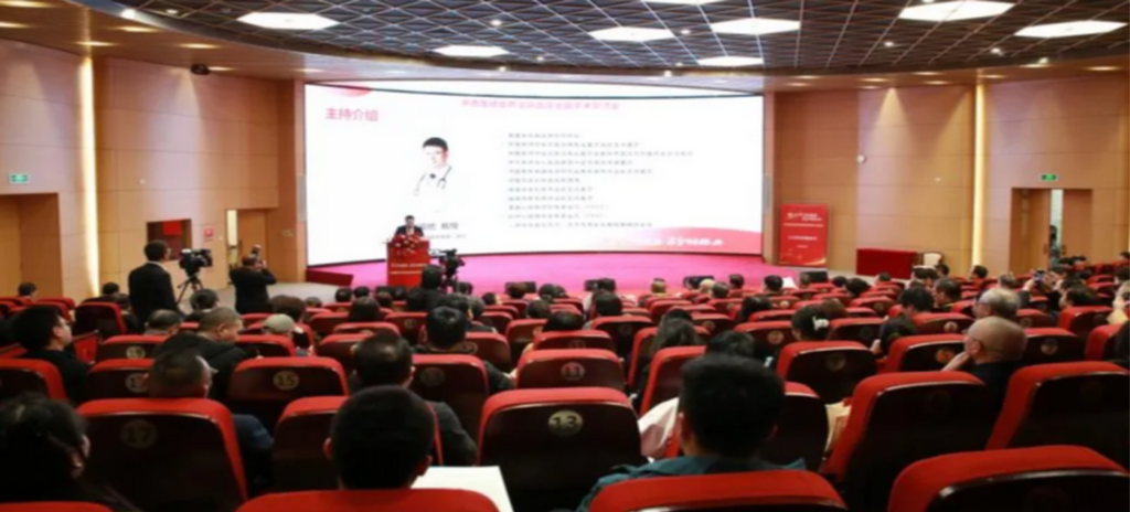 2025年3月21日，“‘松论健康，龄铸经典’-中西医结合防治高血压全国学术交流会”在成都举办。